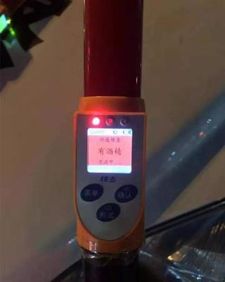 外賣(mài)小哥醉駕電動(dòng)車(chē)不聽(tīng)勸，竟揮拳相向阻礙執(zhí)法？后果很?chē)?yán)重！酒精檢測(cè)儀揭真相